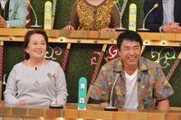 左から渡辺えり、田中義剛。(c)読売テレビ