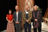 （左から）川栄李奈、バイきんぐ、笑福亭鶴瓶。(c)TBS