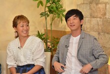 左から丸山桂里奈、パンサー向井。(c)読売テレビ