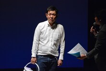 切なげな表情で敗者コメントを残すマシンガンズ西堀。