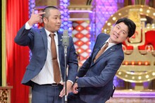 ネタを披露するメンバー。