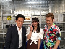 ペンギンズと小嶋真子（中央）。(c)テレビ朝日