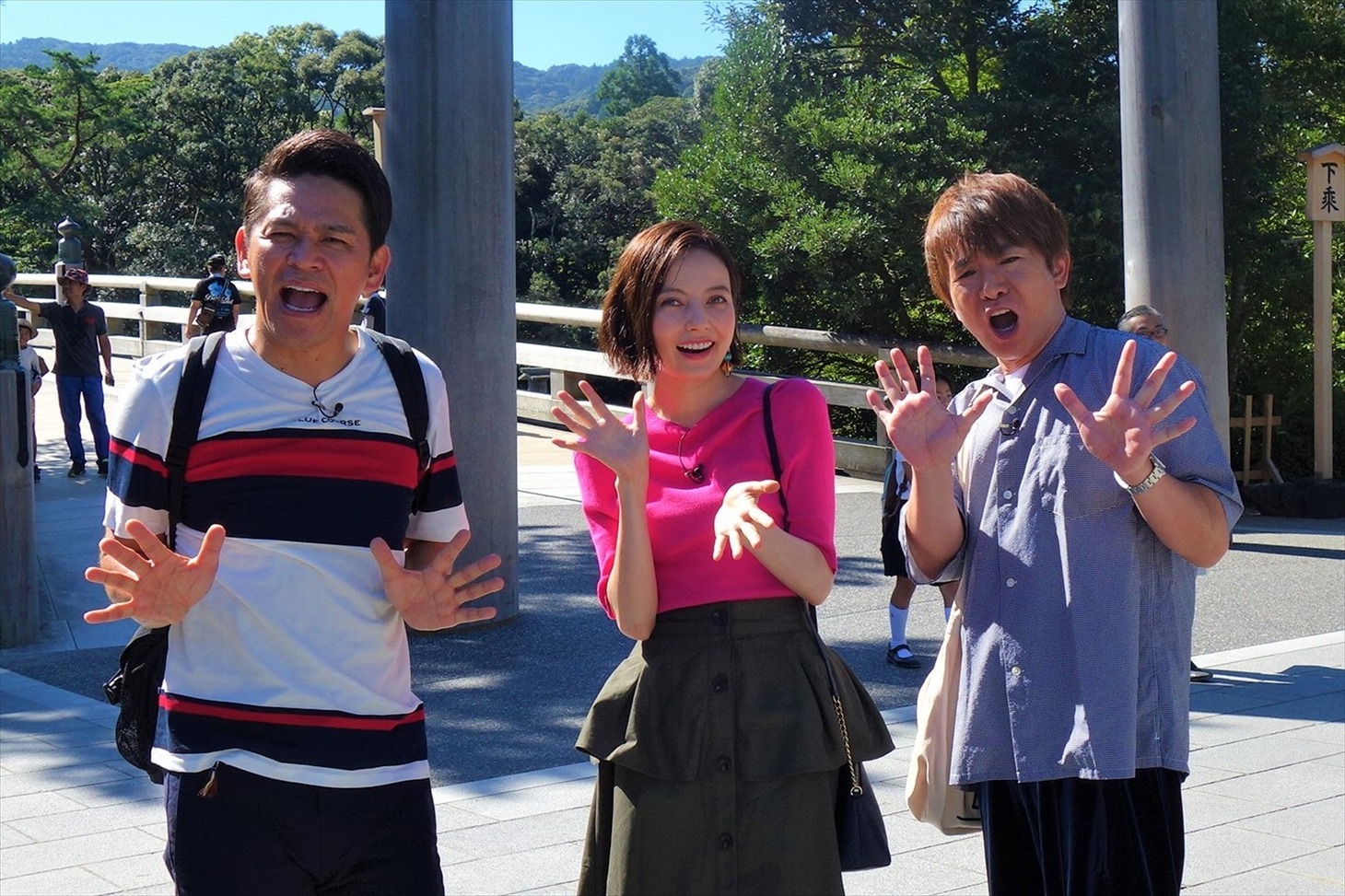 「出た！おせっかいツアーだWAO！～伊勢でお休みとったどー！～」に出演する（左から）ますだおかだ岡田、ベッキー、よゐこ濱口。(c)関西テレビ