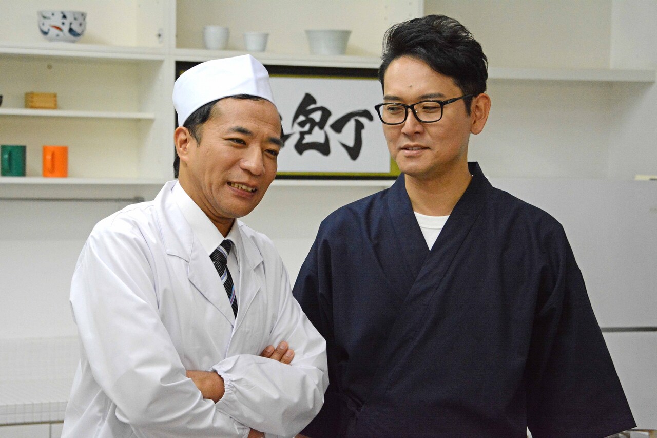 料理番組「ナイツの素人包丁」スタート、塙の腕前に土屋愕然「信じられない」