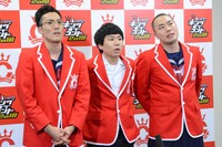 囲み取材に応じるハナコ。