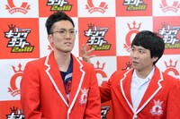 「だるい」と話すハナコ菊田（左）とツッコむ秋山（右）。