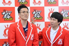 「だるい」と話すハナコ菊田（左）とツッコむ秋山（右）。