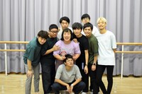 「ユリヤンスタジオランド～2nd Anniversary Family Party～2周年記念公開収録」終演後のゆりやんレトリィバァ、トット、ミキ、さや香、ラニーノーズ。