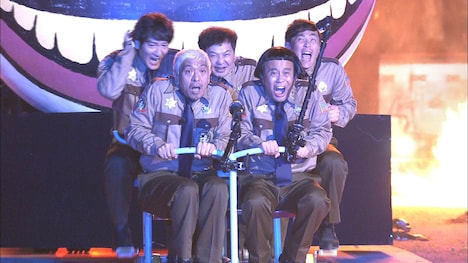 「絶対に笑ってはいけないアメリカンポリス24時!」のワンシーン。