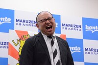 あるあるを熱唱するレイザーラモンRG。