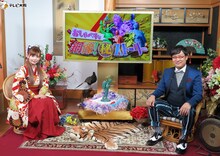 左から中川翔子、南海キャンディーズ山里。