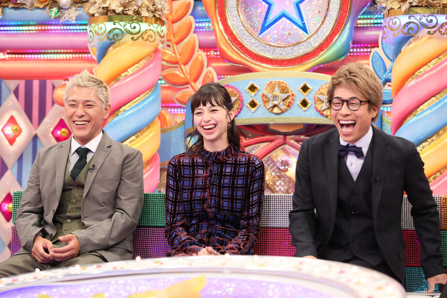 「輝く！日本ドッキリスター大賞」に出演するロンドンブーツ1号2号と中条あやみ（中央）。(c)テレビ朝日