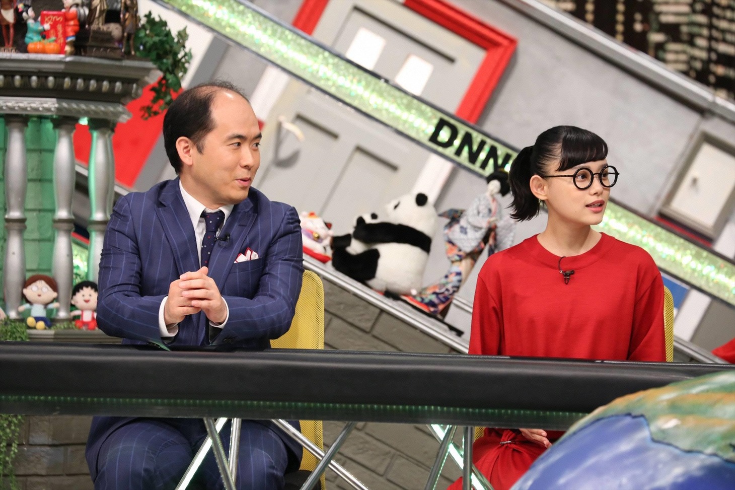 （左から）トレンディエンジェル斎藤、杉咲花。(c)フジテレビ