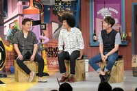 左からスピードワゴン井戸田、トータルテンボス。(c)読売テレビ