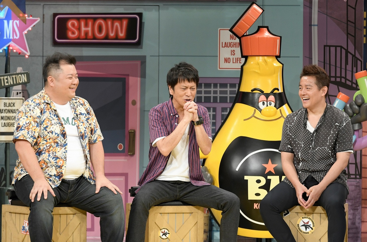 左からブラックマヨネーズ、スピードワゴン井戸田。(c)読売テレビ