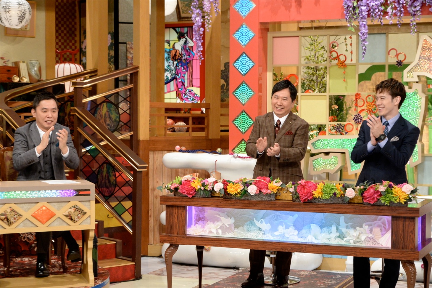 爆笑問題とウエンツ瑛士（右）。(c)テレビ朝日