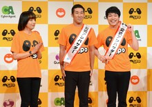 mspo株式会社代表取締役・寺田美絵氏（左）からアンバサダーに任命された麒麟。