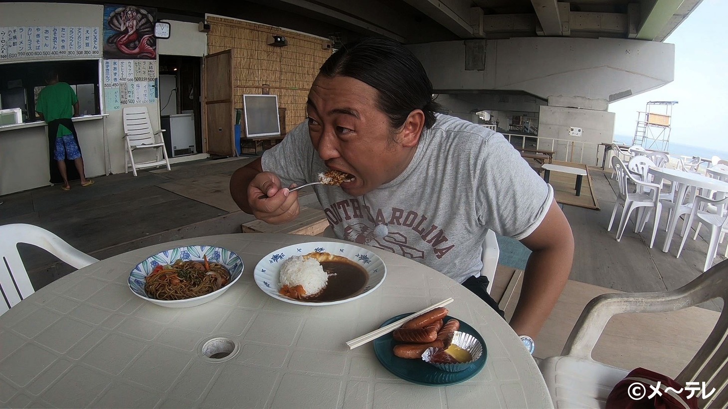 「ロバート秋山の市民プール万歳 SEASON2」のワンシーン。