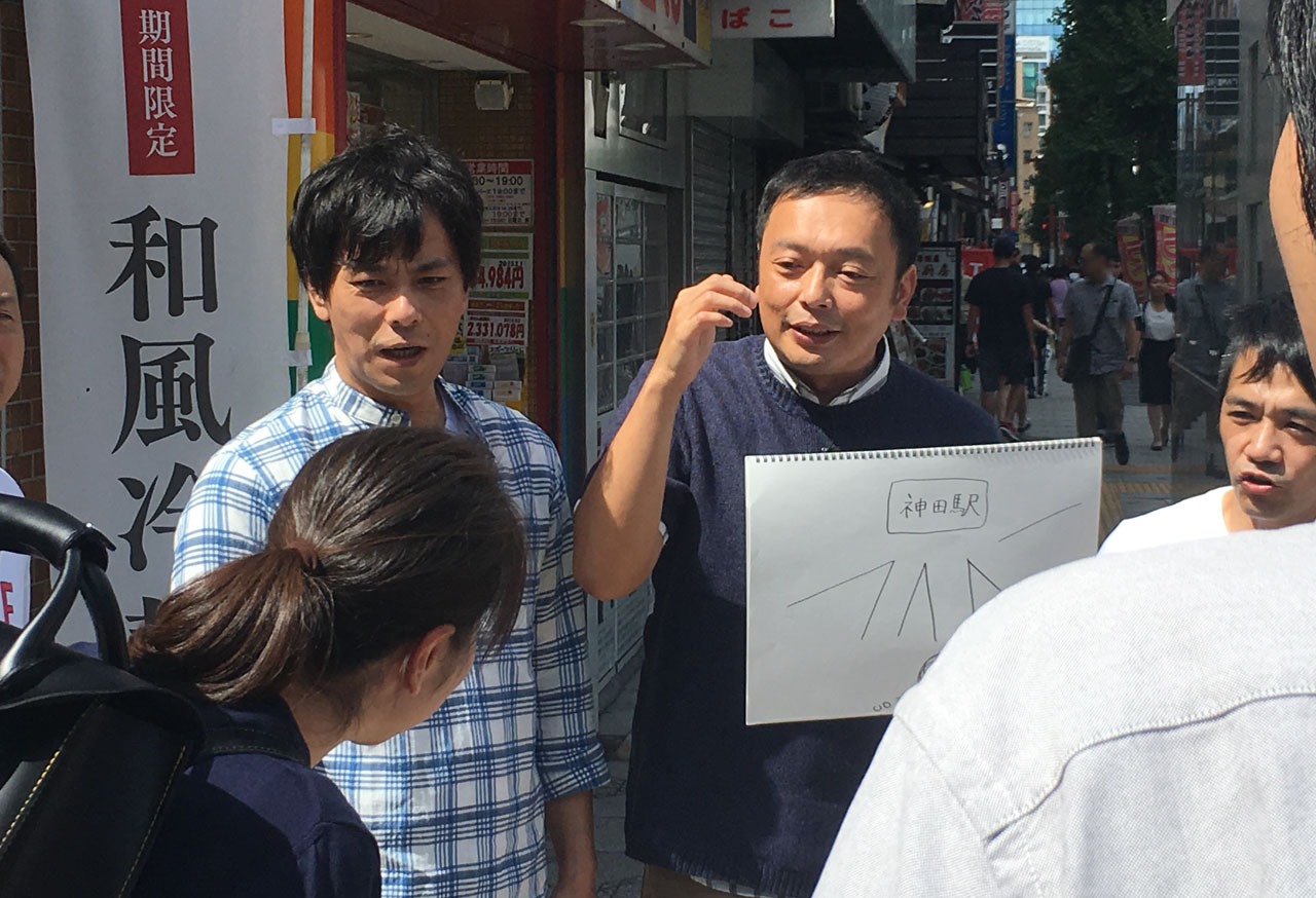 「うろおぼえ探偵社」のロケの様子。(c)広島ホームテレビ