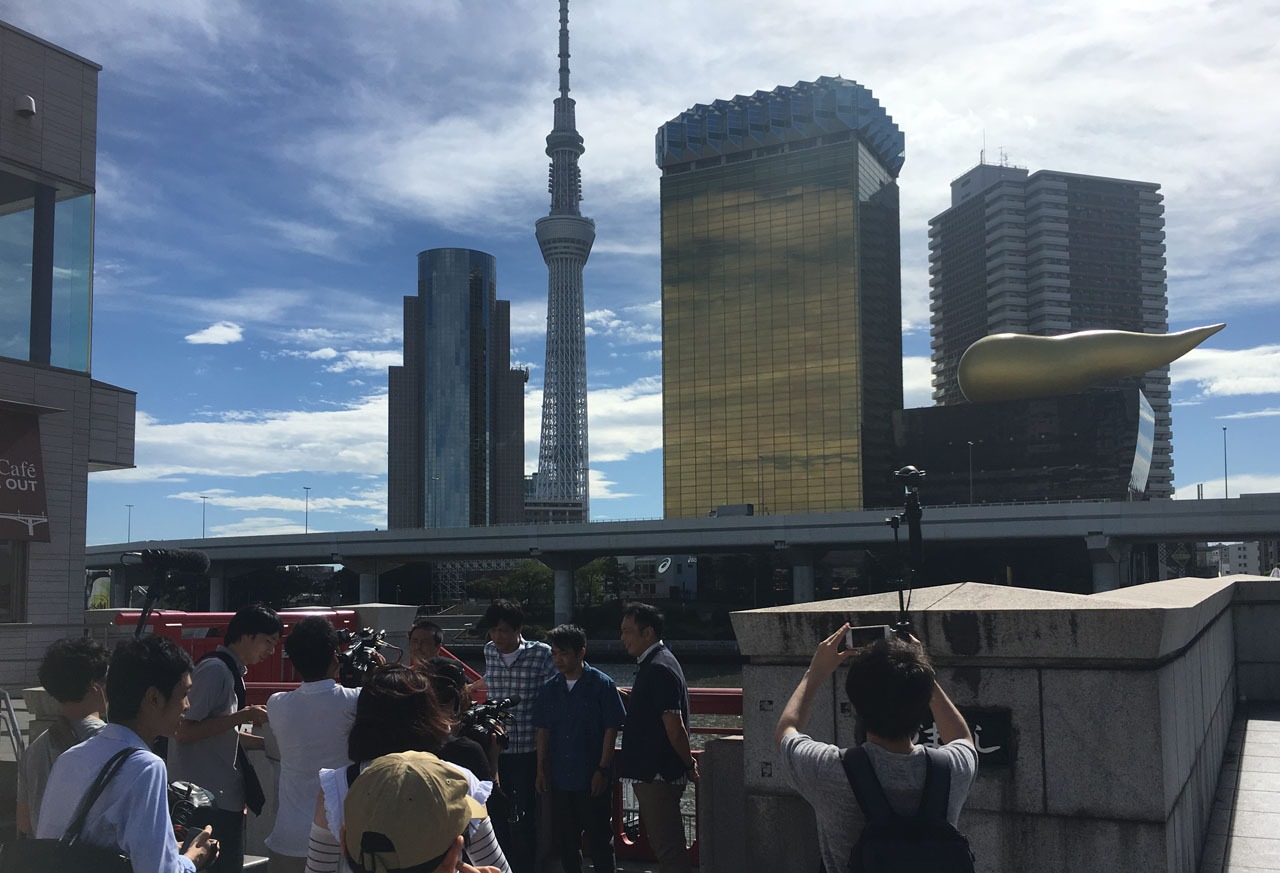 「うろおぼえ探偵社」のロケの様子。(c)広島ホームテレビ