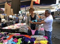 イタリアを訪れるヒロシ（左）。(c)BS朝日