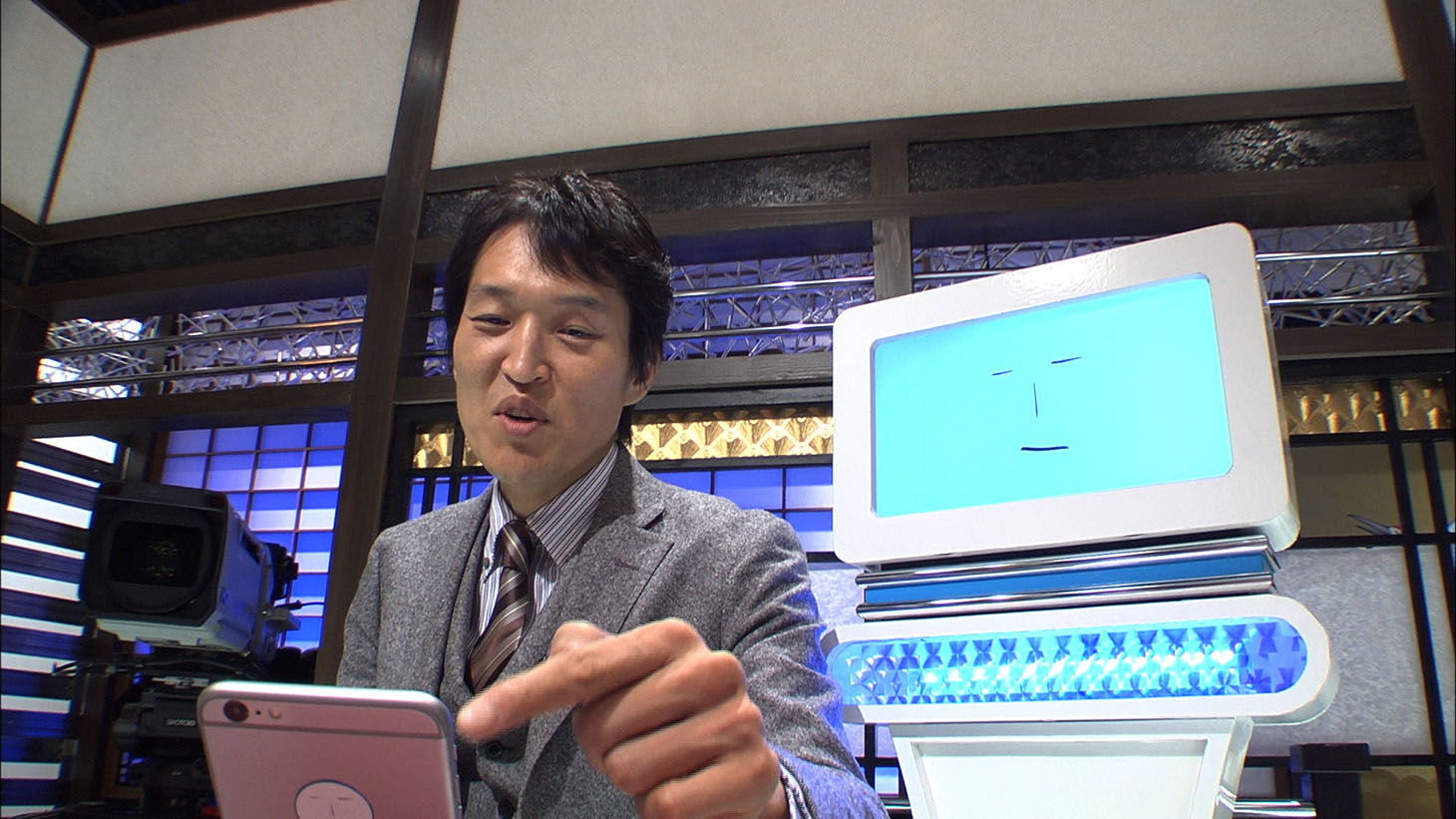 「AI育成お笑いバトル 師匠×弟子」#1より。(c)NHK