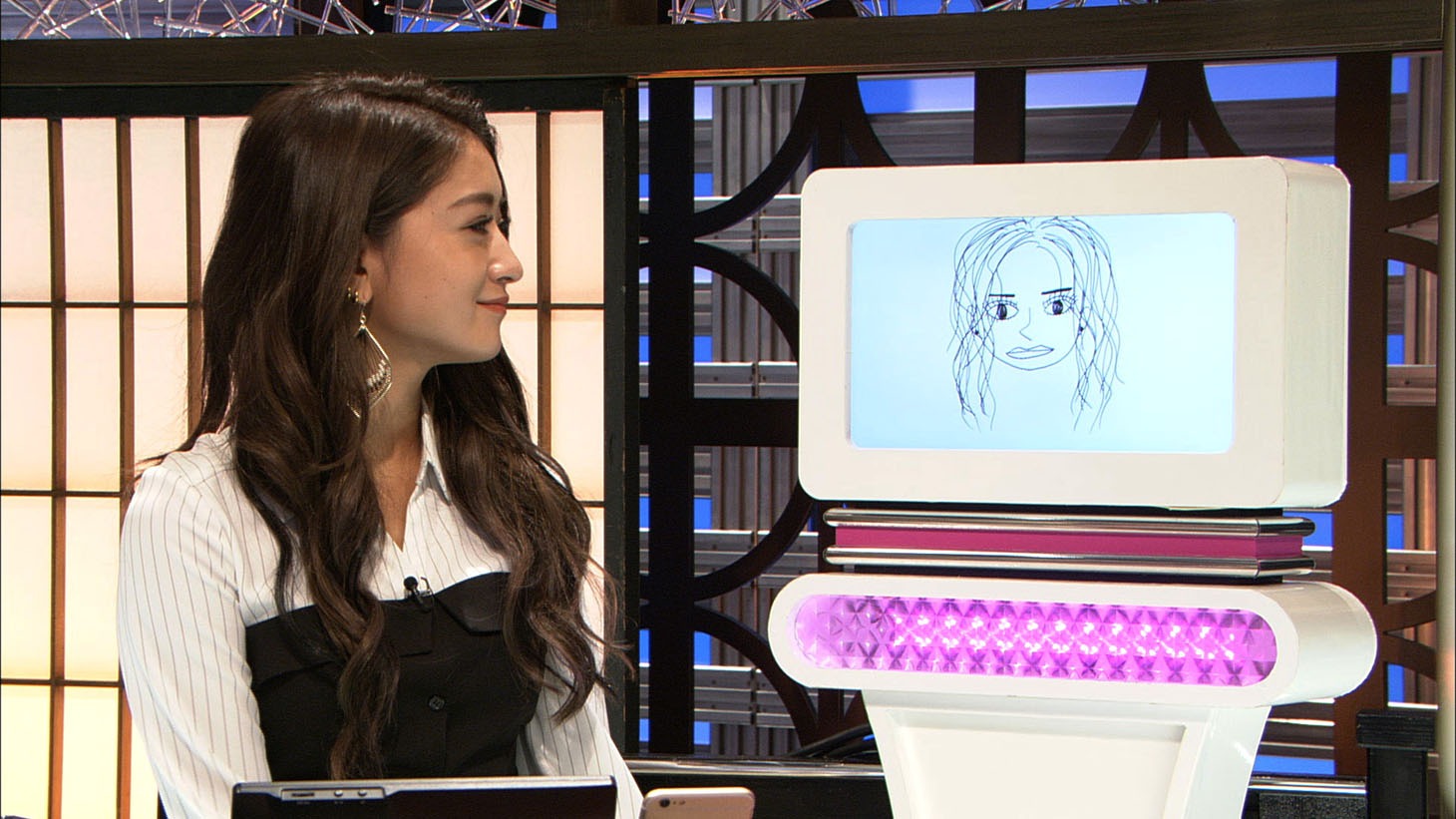 「AI育成お笑いバトル 師匠×弟子」#1より。(c)NHK