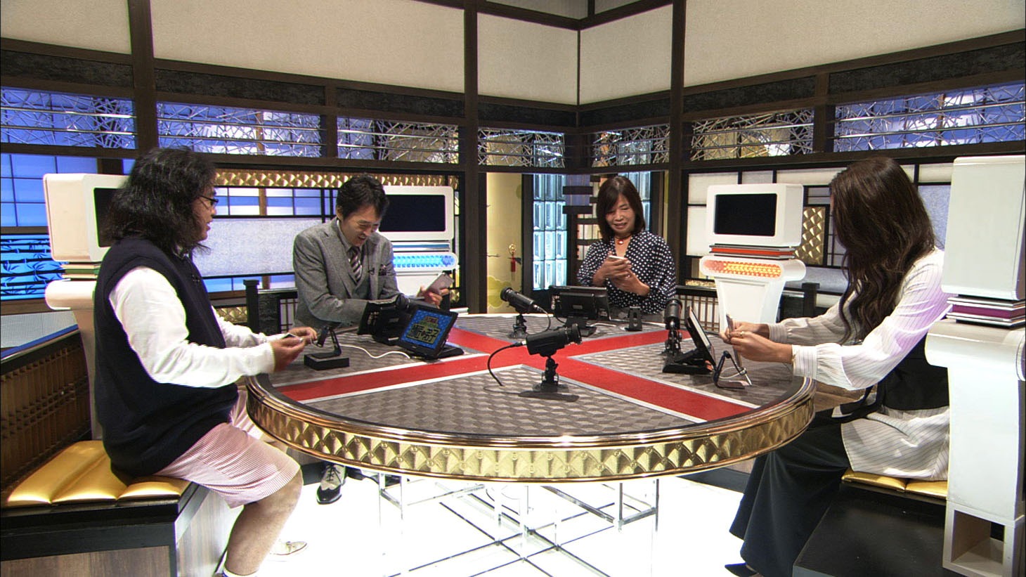 「AI育成お笑いバトル 師匠×弟子」#1より。(c)NHK