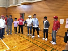 体育館にやってきたシソンヌとずん飯尾。