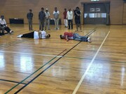 “謎の競技”に挑戦するシソンヌ。