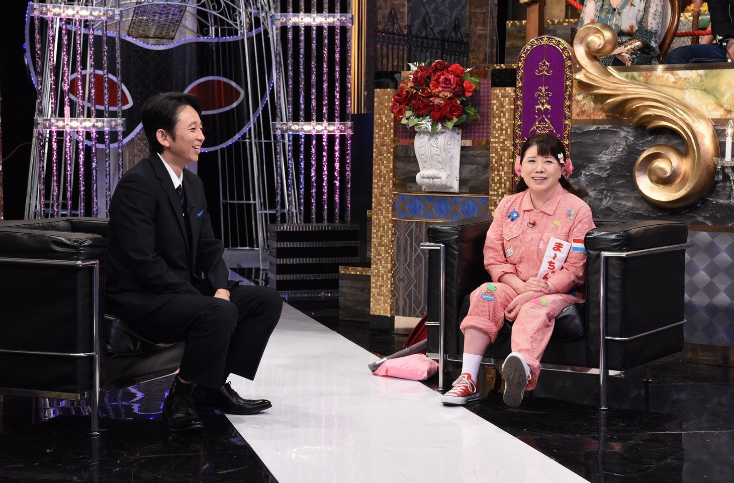 左から有吉弘行、森昌子。(c)日本テレビ