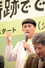 沼袋順平役のアンジャッシュ児嶋。