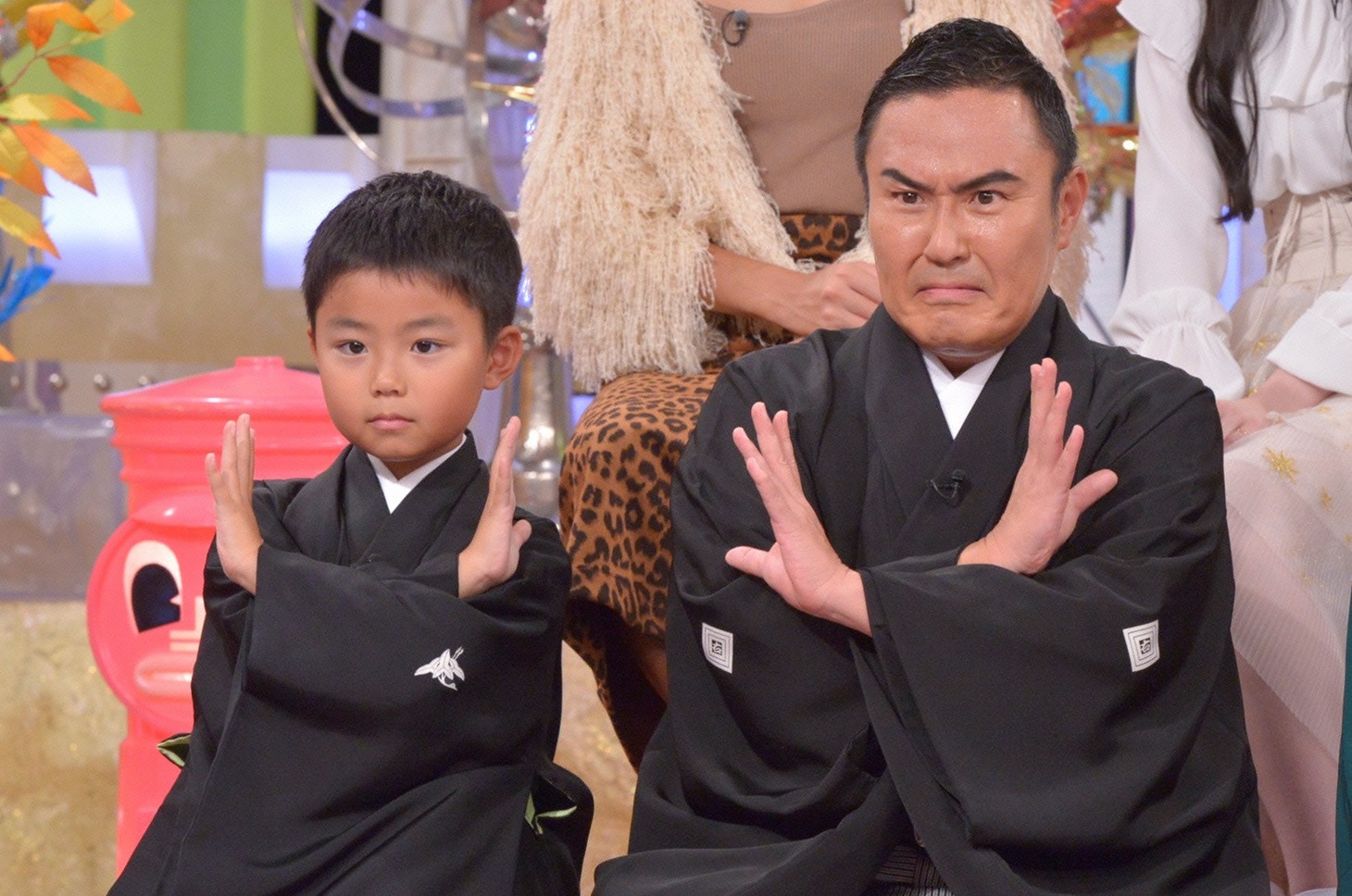 左から市川右近、市川右團次。(c)読売テレビ