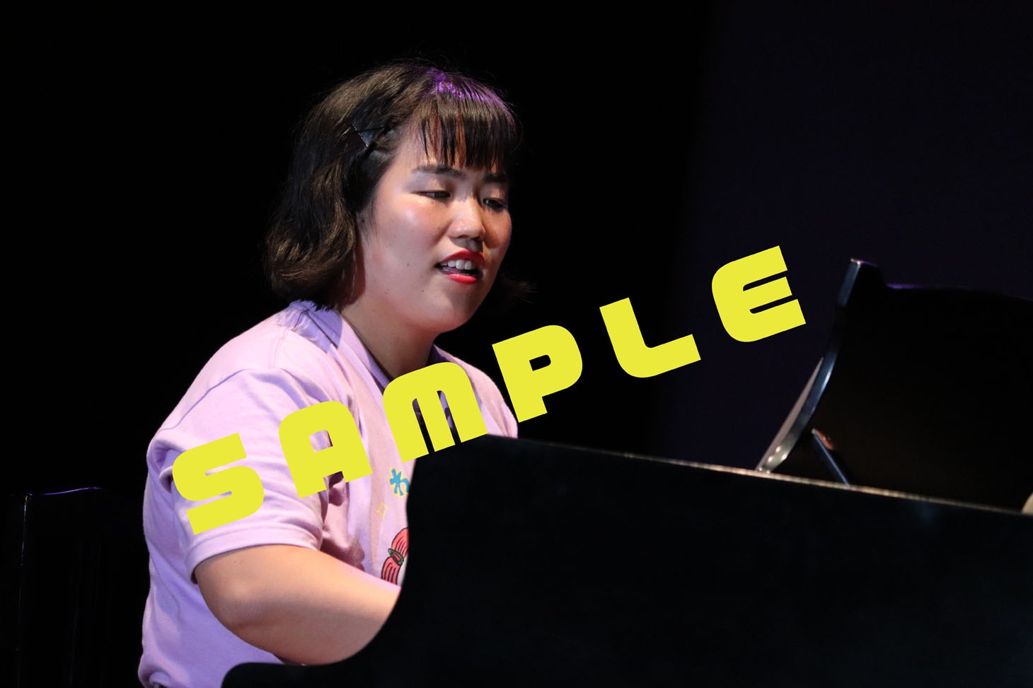 LINE BGM設定キャンペーンで用意しているライブ生写真。