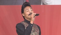 谷村新司のモノマネを披露するANZEN漫才みやぞん。(c)中京テレビ