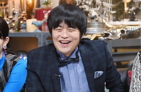 MCのバカリズム。(c)テレビ東京