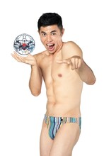 エアロノヴァと小島よしお。