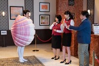 10月5日放送の「LIFE!」より飯豊まりえが参加するコント「イタヤガイ」のワンシーン。