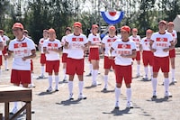 準備体操に臨む浜田組。