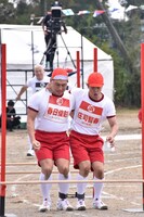 （左から）オードリー春日、品川庄司・庄司。