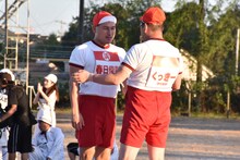 （左から）オードリー春日、野性爆弾くっきー。