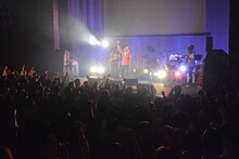 「はなわワンマンライブ『カラアゲ』」の様子。