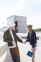 「大人っぽ計画」でモデルを務めているまかろにステーション・ギャビン（左）。（写真提供：NET ViVi）