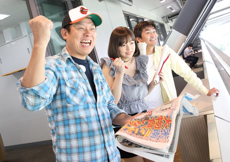「最強馬券師決定戦！競馬バトルロイヤルSP」に出演する（左から）TIMレッド吉田、篠崎愛、平成ノブシコブシ徳井。