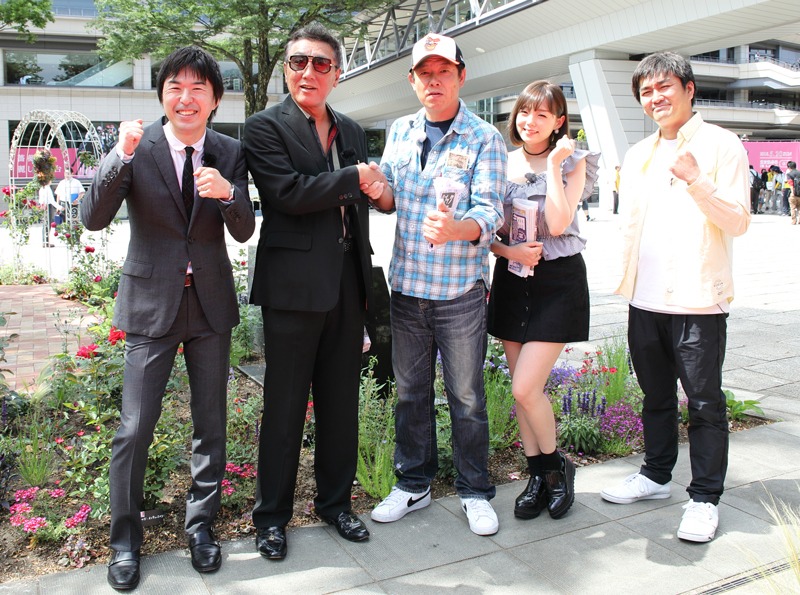「最強馬券師決定戦！競馬バトルロイヤルSP」の出演者たち。