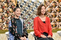 （左から）福地桃子、朝日奈央。(c)TBS