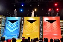 「爆笑！スライダー」のスタジオの様子。左から、レイザーラモンRG、丸山礼、やさしいズ。(c)TBS