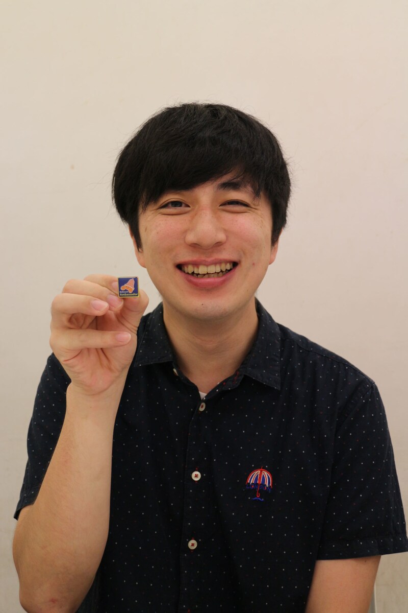 ベルマーク大使に就任したランパンプス寺内。（写真提供：ベルマーク教育助成財団）