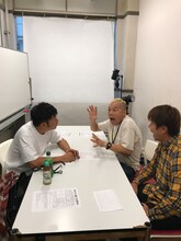 打ち合わせに臨むTKO木本、キャイ～ン・ウド鈴木、野性爆弾ロッシー（左から）。