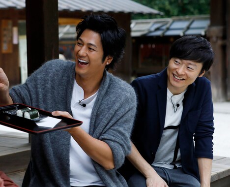 （左から）速水もこみち、和牛・川西。(c)関西テレビ